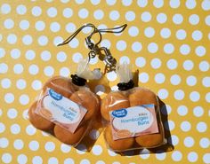 These perfect hamburger buns will have you ready for summer bbqs! Burger Earrings, Perfect Hamburger, Silly Earrings, Crazy Earrings, Funny Jewelry, Jewelry Clay, Weird Jewelry, Food Charms, Hamburger Buns