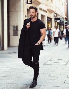 All Black Outfit Casual, Black Outfit Men, Man In Black, Pose Fotografi, Black Jeans Outfit, Jeans Outfit Casual, Wearing All Black, Men In Black