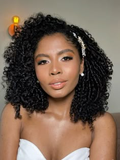 Bride Afro Hairstyles, Natural Hair Bride Hairstyles, 3c Wedding Hairstyles, Short Curly Bridal Hair, Curly Wedding Hairstyles For Black Women, Natural Bridal Hairstyles Black Women, Curly Updos, Short Bridal Gown