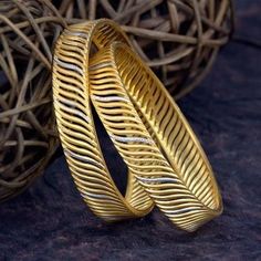 jewellery | gold | bangles_kangans | patli #GoldJewelleryLatest Gold Kangan Design, Kangan Design, Gold Kangan, Gold Kada, Gold Bangles Indian, Gold Bangles For Women, Gold Bangle Set