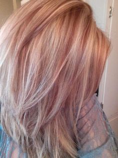 Light blonde with red lowlights for Fall.  Rose Gold Gold Blonde Hair, Blonde Lowlights, Pink Blonde, Strawberry Hair, Pink Highlights