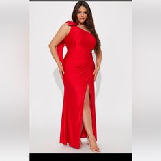 Perfect Red Occasion Dress. Great For Any Special Event. Red Ruched Evening Maxi Dress, Plus Size Gown, Rodeo Dress, Chic Resort Wear, Plus Size Off The Shoulder, Casual Couture, Stylish Outfits For Women Over 50, Chic And Curvy, Red Or Black