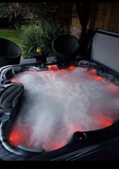 Dream Bathrooms Luxury Modern Black, Black Hot Tub, Whirlpool Aesthetic, Outside Jacuzzi, Black Jacuzzi, Jacuzzi Aesthetic, Adult Toy Room, Luxury Jacuzzi, Jacuzzi Luxury