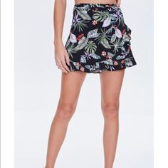 Brand New With Tags Size Large Black Tropical Print Skirt From Forever 21. Hidden Zipper On The Side. Bundle And Save In My Closet. Punk Costume, Tropical Print Skirt, Black And Red Roses, Plaid Skort, Wrap Skort, Black Skort, Black And White Skirt, Print Skirt, Pink Shorts