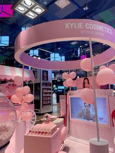 Kiosk Store, Beauty Fair, Visual Merchandiser, Retail Store Interior Design, Nail Art Studio, Pink Cosmetics