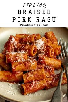 A delicious Italian classic that features pork ribs slowly stewed in tomato sauce. Braised Pork Ragu, Braised Pork Ribs, Rib Sauce, Pork Spare Ribs, Classic Italian Dishes, Easy Pasta Salad, Braised Pork