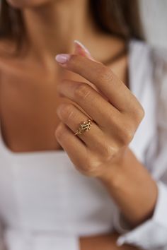 14K Solid Gold Olive Leaf Ring, Wrap Gold Screw Ring, Dainty Leaf Ring, Swirl Bay Leaf, Leaf Twig Ring, Delicate Branch Ring, Gift for Her, Gift for Valentine, Gift for Mom Since all of our products are produced by hand, there may be a deviation of +- 5% in their weight. 1.70 Gr +-%5 - With our 30 years of experience in the gold and jewelry industry, it is a great source of pleasure for us to produce useful jewelry that you can wear with pleasure. - Every woman is special. And all women are more Olive Leaf Ring, Ring Wrap, Twig Ring, Minimal Ring, Branch Ring, Spiral Ring, Sparkle Necklace, Nail Ring, Bay Leaf