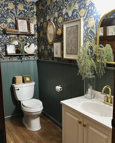 Half Bath Small Powder Room Ideas - Nature-inspired powder room Floral Bathroom, Cottage Bathroom, Bathroom Inspiration Decor, Style Deco, Bathroom Renos, House Bathroom, Dream House Decor, Chiang Mai, Bathroom Makeover