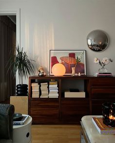 @linapartamento Interior 2024, Mini Decorations, Fall Living Room, House Aesthetic, London Flat, Aesthetic Rooms, My Living Room