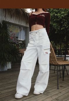 Brand: other/otherAge: 18-24 years oldSize: S M LStyle: StreetStreets: European and AmericanWomen's trouser waist height: natural waistPopular elements: AsymmetryColor classification: whiteSKU: BZ22D842-1PTYear Season: Spring 2023Clothing style details: pocketsTrouser length: Long pantsWomen's pants type: wide-leg pantsMaterial composition: 100% of cotton Pleated Slacks, Straight Leg Cargo Pants, American Street, 24 Years Old, Type Of Pants, American Women, Long Pants, Raw Edge, Trousers Women