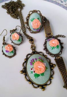 This necklace, bracelet, earring and ring set is handcrafted and then carefully placed in an antique bronze housing. The length of the Pendant Necklace is 30 cm. A unique gift for anyone who loves handmade items. It will make your friends, mom or anyone feel unique as all patterns are unique. Embroidery Necklace, Embroidered Jewelry, Jewelry Flower, Friends Mom, Flower Jewelry, Flower Jewellery, Ear Tattoo, Necklace Bracelet, Antique Bronze