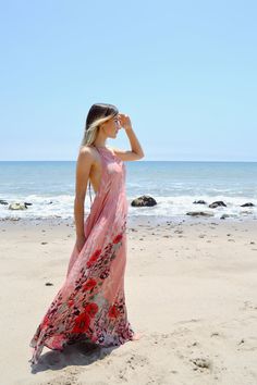 A second hand maxi halter dress in a beautiful poppy border print by Intimately Free People. The fabric is extremely soft and drapes beautifully, making the style a dream to wear. The piece is in good condition with minimal signs of wear except that the adjustable back tie is missing. Details: Second hand clothing item (good condition) Intimately Free People Size S.P. 100% rayon Please read details above for signs of wear and condition of garment Dusty blush pink color with pale gray leaf print Maxi Halter Dress, Second Hand Clothing, Dusty Blush, Blush Pink Color, Poppy Print, Border Print, Leaf Print, Leaf Prints, A Dream