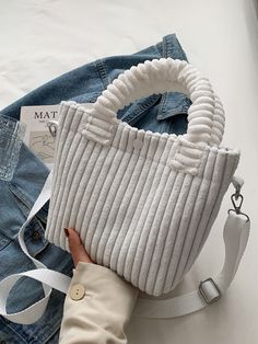 Cute Everyday Bags, Cute Purses For Teens, Cute Bags And Purses, Cloth Tote Bag, Sac Diy, Hand Bags For Women, Trendy Bags, Tote Outfit, Everyday Handbag