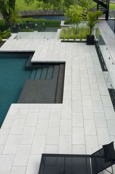 Pool deck designs that you'll be obsessed with! Waterline Pool Tile, Pool Paving, Inground Pool Landscaping, Slate Patio, Garden Pavers, Patio Pavers Design, Patio Slabs