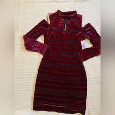 Brand New Beautiful Guess Woman Dress Color Wine And Black Size 6 Sell:66% Polyester 26%Nylon 8%Spandex, Lining 100% Polyester Formal Lace Dress, Wedding Colors Red, Little Black Cocktail Dress, Red Black Style, Satin Cocktail Dress, Pink Cocktail Dress, Floral Bodycon, Red Cocktail Dress, Blue Cocktail Dress