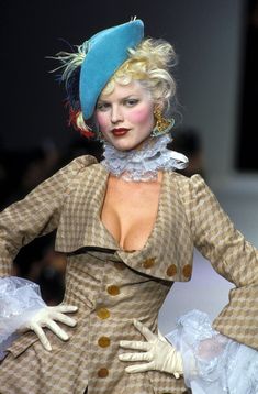 Guilded Glamour, Vivienne Westwood Fashion, Eva Herzigova, Mode Inspiration