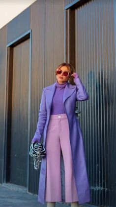 Valentine Day Work Outfit, Colourful Outfits 2023, Color Blocking Outfits 2023, Eclectic Street Fashion, Dopamine Summer Outfits, Dopamine Dressing Office, Silver Color Combinations Outfits, Dopamine Work Outfits, Colour Combinations Outfit Ideas