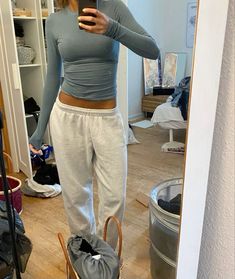 Sweats Outfits, Lounge Aesthetic, Preppy Chic Outfits, Fashion Editorial Makeup, Aesthetic Cozy, Lululemon Outfits, Cozy Lounge, Lazy Day Outfits, Stockholm Fashion