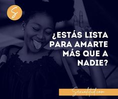 a woman laughing with the words, ests lista para amarte mas que a naddie?