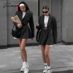 Tavimart Street style fashion suit contrasting color skirt suit ins autumn three-dimensional slim two-piece set Summer Prom Dress, Mini Pleated Skirt, Women Blazer, Vintage Trousers, Denim Pants Women, Solid Color Dress, Street Style Fashion, Long Sleeve Blazers, Suit Fashion