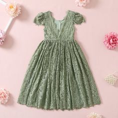 Green Bridesmaid Dress With Lace Trim, Green Bridesmaid Dress With Lace Bodice, Spring Green Dresses With Lace Bodice, Green Scalloped Lace Dress For Summer, Green Scalloped Lace Summer Dress, Green Lace Bodice Dress For Summer, Elegant Green Princess Dress For Spring, Green Lace Patchwork Dress, Green Lace Dresses With Lace Patchwork