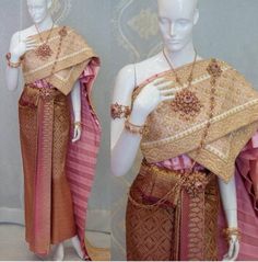 Vintage Bridal Dress, Outfit Traditional, Asian Traditional Clothes, Khmer Dress, Bridal Dresses Vintage, Asian Vintage, Thai Costume, Thai Clothes, Thailand Wedding