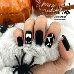 Get ready for spooky season with these Halloween nail designs that will level up your costume game! From classic jack-o'-lanterns to creepy cobwebs, this tutorial will show you how to create the perfect manicure for the scariest night of the year. Whether you're a beginner or a nail art pro, these designs are sure to impress at any Halloween party. Small Black Nail Design, Nails Idea Halloween, Hawollen Nails, Acrylic Nail Designs For Halloween, Sport Nail Designs, Halloween Inspired Nails Acrylic, Seasonal Nail Ideas, Simple Disney Halloween Nails, Gelish Halloween Nails