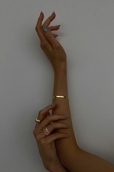 A sleek and versatile piece in the Hydez Essential Collection, the Leia 18K Gold vermeil herringbone chain bracelet smooth and reflective design drapes on your wrist like liquid gold. The perfect balance of elegance and simplicity, the Leia bracelet effortlessly transitions from day to night. Material: 18K Gold Vermeil Dimensions: 7 inch length, 4.5mm width What is 18K Gold Vermeil?: 3 microns of 18K Gold over Sterling Silver. Vermeil is far more durable to wear than traditional gold-plating due Sleek Gold Jewelry Gift, Sleek Gold Jewelry As A Gift, Sleek Gold Jewelry For Gifts, Sleek Yellow Gold Jewelry For Everyday, Sleek Everyday Yellow Gold Jewelry, Timeless Gold Bracelets With Shiny Finish, Elegant Matte Gold-plated Bracelet, Elegant Matte Gold Plated Bracelet, Elegant Matte Gold Bracelet