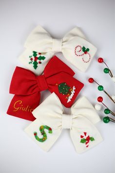 *This listing is for gorgeous hand embroidered Christmas  custom bows. *These beautiful Christmas bows will provide the finishing touch to your child's Holiday outfit. *Our bows are made from high quality linen fabrics. * small bow size is about 4 inch by 3.5 ( recommended for babies and toddlers up to age 4) TURN AROUND : 3-4  WEEKS!  *These beautiful hand made  bows will be either attached to alligator clips or elastic headband. *Due to handmade nature, bows might contain slight variations in Hand Embroidery Hair Bow, Baby Green Headband Christmas, Christmas Embroidery Hair Bows, Hair Bows For Babies, Bows For Babies, Christmas Gift Bow, Green Christmas Hair Bows, Kids Holiday Outfits, Faux Laetjer Chrisytmas Hair Bows