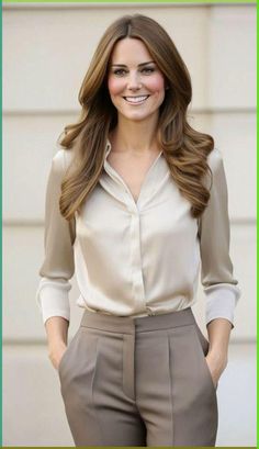 The Skinny Ts jeans by Top Secret feature five-pocket design, a button, a zipper closure and a skinny fit. Looks Kate Middleton, Business Attire Women, Fest Outfits, Professional Outfits Women, Office Outfits Women, Business Casual Outfits For Work, Catherine Middleton