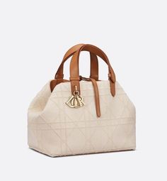 Dior Toujours Bag, Beige Handbag, Beige Purse, Neutral Bag, Luxurious Bags, Beige Handbags, Diy Bag Designs, Bag Obsession