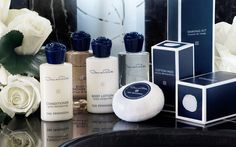 These Hotels Have the Best Luxury Toiletries Luxury Hotel Toiletries, Hotel Presentation, Hotel Bandung, Airline Branding, Soap Packaging Ideas, Hotel Soap