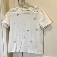 Nice Zara T-Shirt With Floral Jewels. Never Worn It. Size Small Zara White Graphic Tee Tops, Trendy White Zara T-shirt, Zara Embroidered Shirt, Zara White Embroidered Tops, Zara Graphic Tee Cotton T-shirt, Zara T Shirt, Jewel Colors, Zara White, Zara Tops