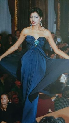 Runway Gowns, Yves St Laurent, 90s Runway Fashion, 90s Runway, St Laurent, Red Carpet Gowns, Fashion Couture, Gala Dresses