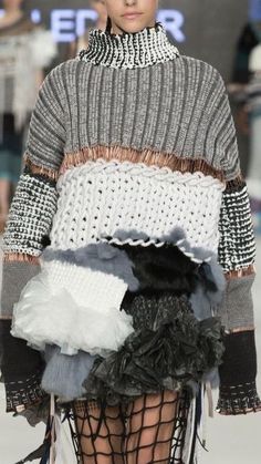 Knitting Inspiration Creative, Pull Grosse Maille, Creative Texture, Knit Art, Mode Inspo, Refashion Clothes