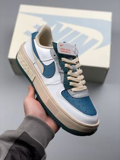 Nike Vintage Shoes, Green Nike Air Force, Nike Air Force 1 Fontanka, Nike Tenis, Sneakers Nike Jordan, Nike Shoes Blue, Pretty Sneakers, Nike Shoes Air Force, Nike Shoes Girls