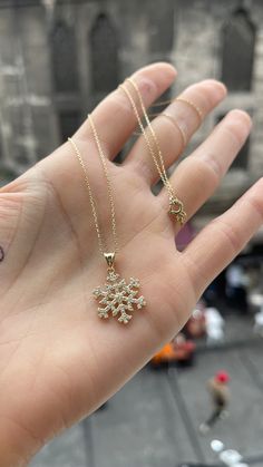 14k Solid Gold Snowflake Christmas Necklace Gold Sparkly - Etsy Snowflake Jewelry, Winter Necklace, Sparkly Necklace, Necklace Trendy, Christmas Necklace, Gold Snowflake, Snowflake Christmas, Naples Fl, Diamond Settings