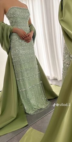 Evening Gown Accessories, Robes D'occasion, Soiree Dress, فستان سهرة, Beaded Gown, Gala Dresses, Glam Dresses, Looks Chic