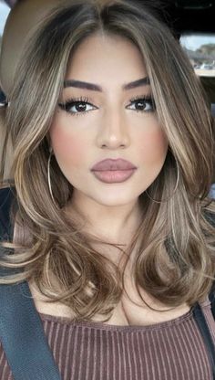 Blonde Balayage Highlights Short Hair, Brown Hair Balayage 90s, Light Layers On Medium Hair, 90s Blowout Hair With Highlights, 90 Style Layers, Medium Layered Hair With Highlights, Balayage Layered Hair Short, Short Balayage Hair Layers, Brown Hair Blonde Highlights Medium Length