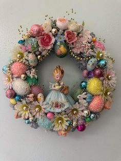 Vintage Ornament Wreath, Jul Diy, Kitschy Christmas, Christmas Home Decor Ideas, Vintage Christmas Crafts, Easter Craft Decorations, Spring Easter Crafts, Easter Inspiration, March 2023