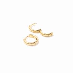 Introducing our stunning "Simple Hoop" earrings - the perfect accessory to elevate any outfit.These hoops are designed for comfort and durability. With their minimalist design, they're versatile and can be dressed up or down for any occasion. Sold as pairs. Inner size: 10mm Outer Size: 16mm Modern Small Hoop Cartilage Earrings Tarnish Resistant, Minimalist Simple Hoop Earrings For Everyday, Minimalist Tarnish-resistant Huggie Earrings, Modern Tarnish-resistant Hoop Cartilage Earrings, Modern Hypoallergenic Cartilage Earrings For Everyday Wear, Minimalist Small Hoop Huggie Earrings, Minimalist Everyday Hoop Earrings, Versatile Everyday Hoop Earrings, Adjustable Small Hoop Modern Huggie Earrings