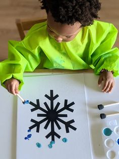 Beautiful and Super Simple Snowflake Painting for Kids - Crafting A Fun Life Winter Crafts Toddlers, Winter Preschool Art, Snowflake Painting, Painting Snowflakes, Easy Snowflake, Crafts Toddlers, Second Grade Art, Winter Crafts For Toddlers, Christmas Kids Crafts