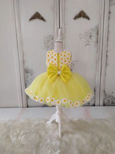 #etsy shop: Daisy Yellow Dress Baby, Daisy Dress 1st Birthday, Spring Easter Daisy Flower Dress for Little Girls, Toddlers Party Dress https://etsy.me/3JSeeOX #yellow #wedding #easter #white #floral #preppy #turtleneck #full #tutu Sunshine First Birthday, Baby Birthday Photoshoot, Picnic Birthday Party, Baby Daisy, Daisy Yellow, Toddler Party Dress, Toddler Parties, Children's Dresses, Most Beautiful Flower