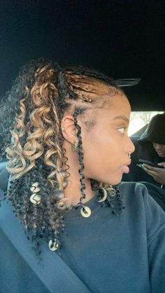 #naturalhair #passiontwists #naturalhairstyles #protectivestyles Twist With Curls Natural Hair, Boho Bob Braids Hairstyles, Spring Twists With Beads, Short Curly Hairstyles With Braids, Short Island Twist, Natural Twist Hairstyles For Black Women, Braids With Shells, Cute Protective Hairstyles Black Women, Hairstyles Over Locs