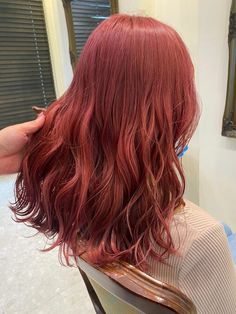 Chocolate Strawberry Hair Color, Light Red Pink Hair, Pink Orange Hair Color, Coral Red Hair, Red Hair For Summer, Strawberry Hair Color, Strawberry Red Hair, Red Pink Hair