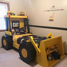 a child's bedroom with construction themed bedding