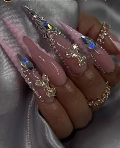 Acrylic Nails Stiletto, Stilleto Nails Designs, Long Stiletto Nails, Sassy Nails, Nails Design With Rhinestones, White Acrylic Nails