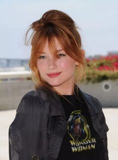 Beautiful skin, make up, & hair color Haley Bennett Red Hair, Red Head Bangs, Lob Curly Hair, Cute Hairstyles Updos, Haley Bennett, Curly Hair Photos, Messy Updo, Lob Hairstyle, Super Hair