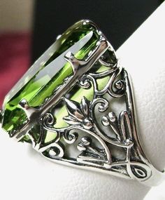 Silver Leaf Art, Ring Baguette, Antique Filigree, Filigree Jewelry, Peridot Green, Vintage Inspired Jewelry, Vintage Style Jewellery, Peridot Ring, Peridot Gemstone