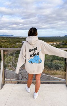 "This oversized hoodie is the perfect way to stay cozy and comfy while looking stylish. The unisex design features a hood, long sleeves, and a kangaroo pocket. The back proudly displays the words \"It's cool to be kind\" in a bold retro font to remind the person behind you to stay positive. The hoodie is made from super soft fabric for extra comfort, and the relaxed fit ensures you'll look great no matter how you wear it. Gildan 18500 50% cotton, 50% polyester Medium-heavy fabric  Classic fit Tear-away label Runs true to size Size up 1-2 sizes for oversized look  Let me know if you have any questions! Xo, Bobbi" Hoodies With Words, Trendy Sweatshirts, Pretty Fits, Country Hoodie, Skull Hoodie, Hoodies For Women, Gildan Hoodie, Weird Shirts, To Be Kind